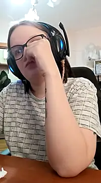 Snapshot of DivaMarisa chatting on March 22, 2025, 6:11 am DivaMarisa online show from March 22, 2025, 6:11 am