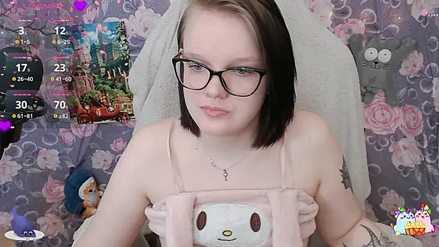 Snapshot of DivaMarisa chatting on February 18, 2025, 8:27 am DivaMarisa online show from February 18, 2025, 8:27 am