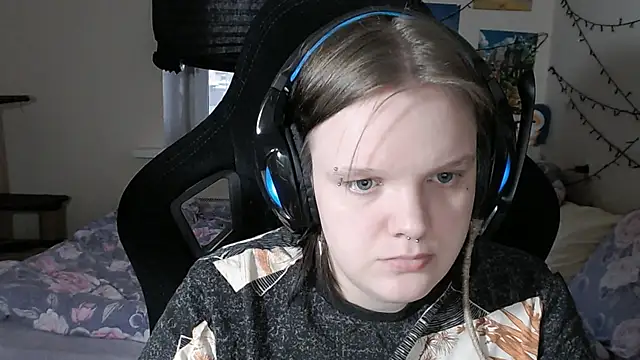 Snapshot of DivaMarisa chatting on March 16, 2025, 12:22 pm DivaMarisa online show from March 16, 2025, 12:22 pm