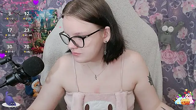 Snapshot of DivaMarisa chatting on February 17, 2025, 8:19 am DivaMarisa online show from February 17, 2025, 8:19 am