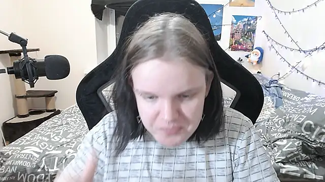 Snapshot of DivaMarisa chatting on March 14, 2025, 4:30 pm DivaMarisa online show from March 14, 2025, 4:30 pm