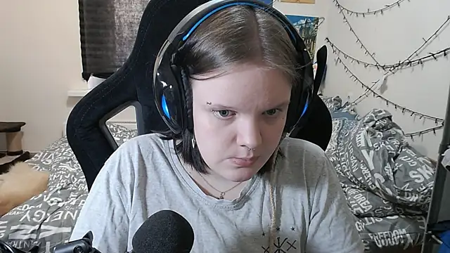 Snapshot of DivaMarisa chatting on March 12, 2025, 11:21 am DivaMarisa online show from March 12, 2025, 11:21 am