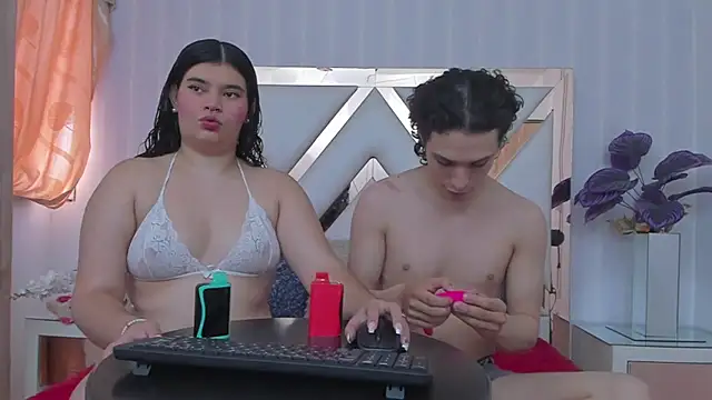 LIZandDante online show from September 28, 2025, 2:13 pm