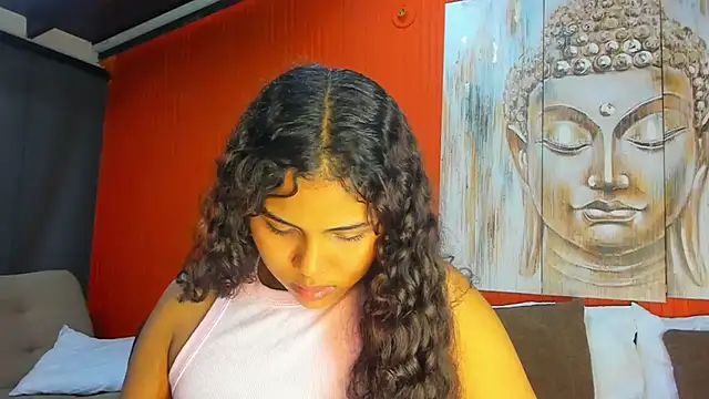 ashly collin9 online show from October 6, 2025, 1:01 pm