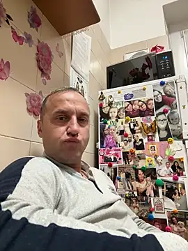 Snapshot of Lecatore80 chatting on December 14, 2025, 6:19 am Lecatore80 online show from December 14, 2025, 6:19 am