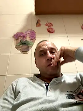 Snapshot of Lecatore80 chatting on November 15, 2025, 8:46 pm Lecatore80 online show from November 15, 2025, 8:46 pm