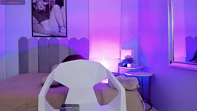 Lucy Williiams online show from February 5, 2025, 3:45 am