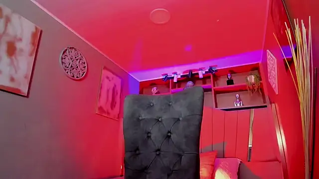 Lucy Williiams online show from November 29, 2025, 11:21 am