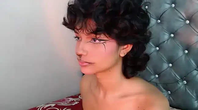 ToshiaKimich online show from March 18, 2025, 4:39 pm