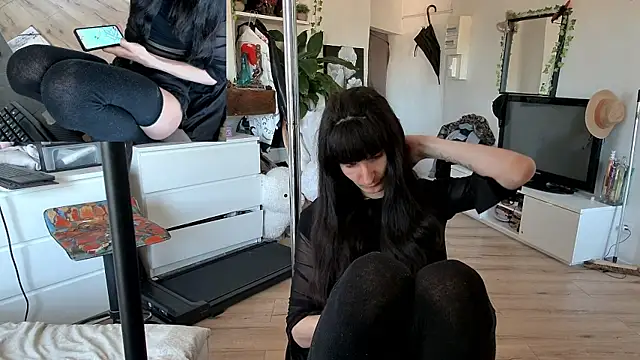 CeriseLapine online show from November 18, 2025, 12:52 pm