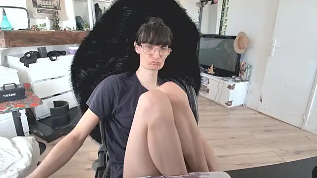 CeriseLapine online show from October 10, 2025, 8:15 am