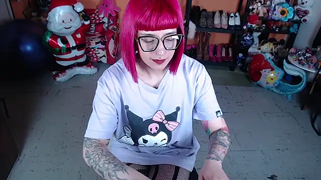 Snapshot of MissMiia2 chatting on December 4, 2025, 7:02 pm MissMiia2 online show from December 4, 2025, 7:02 pm