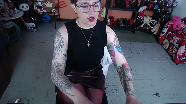 MissMiia2 online show from June 25, 2026, 1:05 pm