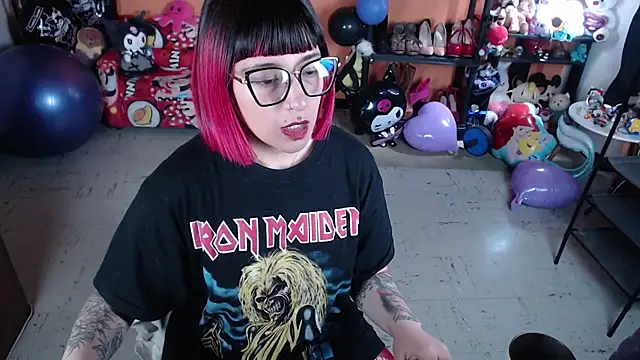 Snapshot of MissMiia2 chatting on October 12, 2025, 2:18 pm MissMiia2 online show from October 12, 2025, 2:18 pm