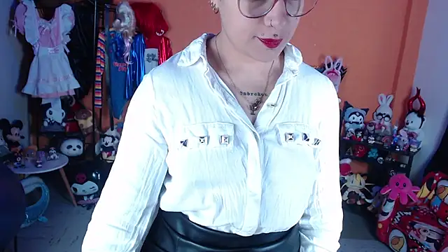 MissMiia2 online show from May 7, 2026, 12:52 pm