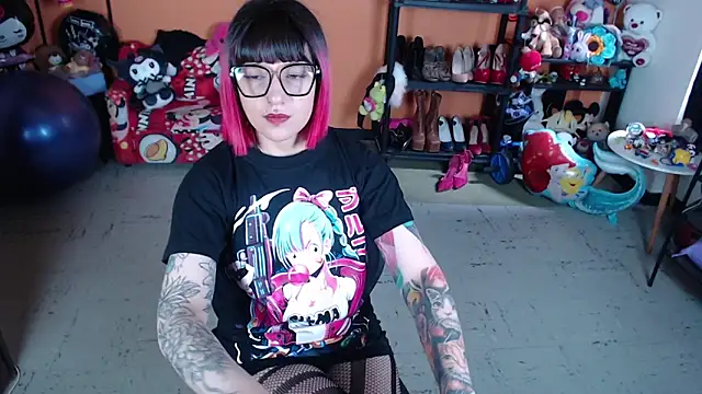 Snapshot of MissMiia2 chatting on November 16, 2025, 2:55 pm MissMiia2 online show from November 16, 2025, 2:55 pm