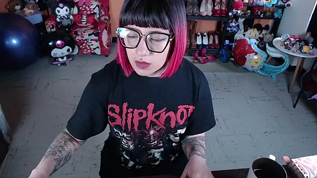 Snapshot of MissMiia2 chatting on November 9, 2025, 1:37 pm MissMiia2 online show from November 9, 2025, 1:37 pm