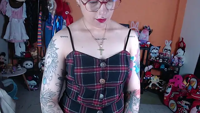Snapshot of MissMiia2 chatting on June 15, 2026, 1:11 pm MissMiia2 online show from June 15, 2026, 1:11 pm