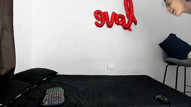 Snapshot of evanscollins chatting on November 4, 2025, 9:51 pm evanscollins online show from November 4, 2025, 9:51 pm