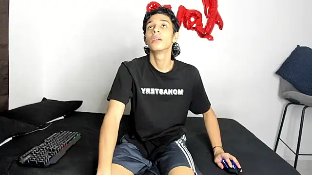 Snapshot of evanscollins chatting on December 5, 2025, 12:21 am evanscollins online show from December 5, 2025, 12:21 am