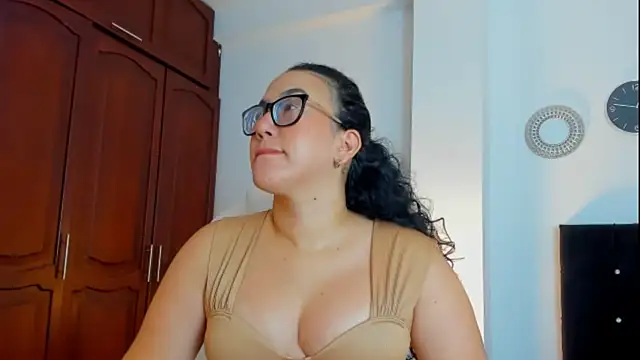 kathyajhonss online show from November 17, 2025, 11:42 pm