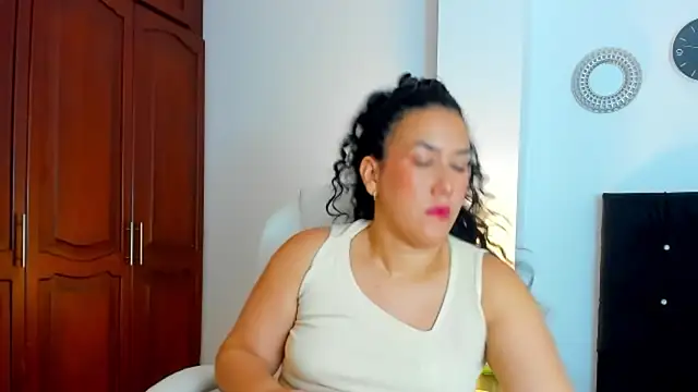 kathyajhonss online show from April 28, 2026, 9:08 pm