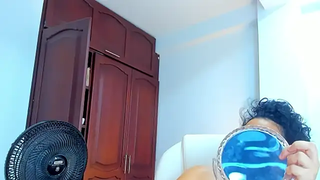 kathyajhonss online show from April 25, 2026, 8:39 pm