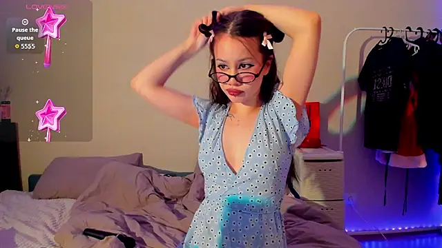 Snapshot of Anikka_Liam chatting on October 10, 2025, 11:16 pm Anikka Liam online show from October 10, 2025, 11:16 pm