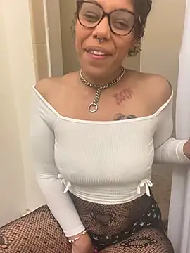 Princess Desirae online show from May 14, 2026, 5:48 am
