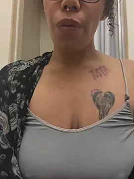 Princess Desirae online show from May 10, 2026, 3:32 am