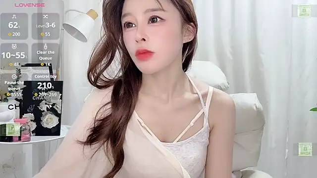 Snapshot of Carly_1 chatting on July 20, 2026, 6:54 am Carly 1 online show from July 20, 2026, 6:54 am