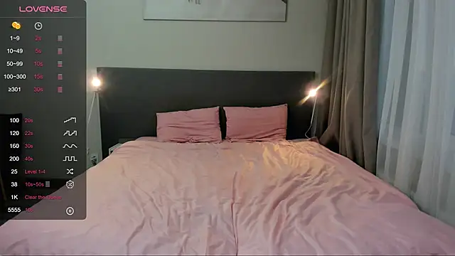 jesssicamooon online show from October 8, 2025, 4:03 am