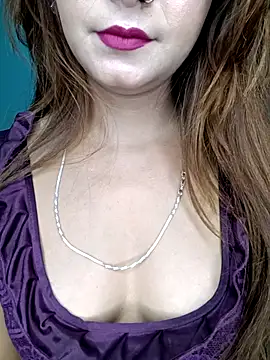 Snapshot of Diamond_queeen chatting on October 16, 2025, 8:39 pm Diamond queeen online show from October 16, 2025, 8:39 pm