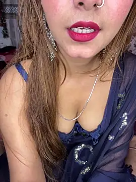 Snapshot of Diamond_queeen chatting on November 18, 2025, 4:10 pm Diamond queeen online show from November 18, 2025, 4:10 pm