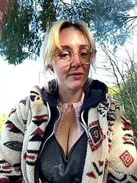 SherryOutdoor1 online show from April 22, 2026, 7:48 am