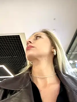 Snapshot of Diamond_Bunny_ chatting on November 18, 2025, 11:57 am Diamond Bunny online show from November 18, 2025, 11:57 am