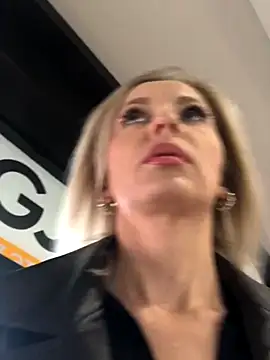 Snapshot of Diamond_Bunny_ chatting on October 26, 2025, 12:49 pm Diamond Bunny online show from October 26, 2025, 12:49 pm