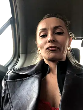 Snapshot of Diamond_Bunny_ chatting on November 5, 2025, 1:58 pm Diamond Bunny online show from November 5, 2025, 1:58 pm