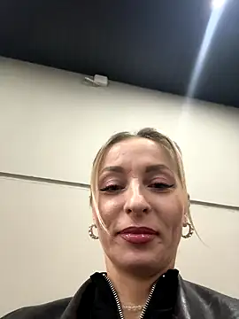 Snapshot of Diamond_Bunny_ chatting on November 22, 2025, 2:49 pm Diamond Bunny online show from November 22, 2025, 2:49 pm