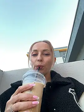 Diamond Bunny  online show from March 9, 2026, 3:48 pm