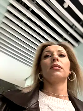 Snapshot of Diamond_Bunny_ chatting on November 26, 2025, 1:44 pm Diamond Bunny online show from November 26, 2025, 1:44 pm