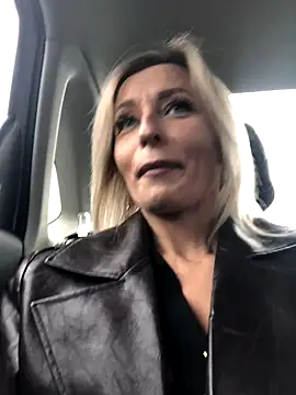 Snapshot of Diamond_Bunny_ chatting on October 28, 2025, 12:59 pm Diamond Bunny online show from October 28, 2025, 12:59 pm