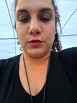 Snapshot of litha_luna chatting on November 5, 2025, 9:29 pm litha luna online show from November 5, 2025, 9:29 pm