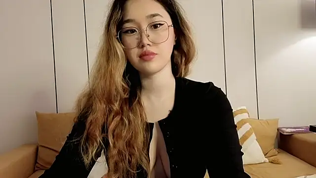 Jennatyan online show from April 25, 2026, 5:32 am