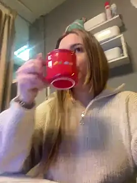 Snapshot of Emma_B1uem chatting on January 12, 2025, 7:32 am Emma B1uem online show from January 12, 2025, 7:32 am