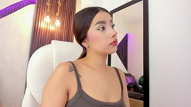laurin clauz  online show from September 22, 2025, 2:01 pm
