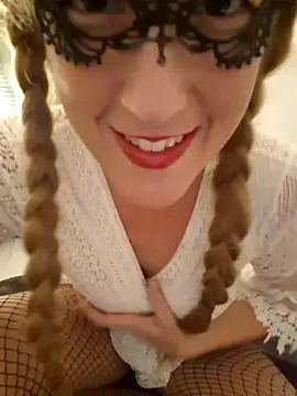 Snapshot of Hexe12346 chatting on November 17, 2025, 4:44 pm Hexe12346 online show from November 17, 2025, 4:44 pm