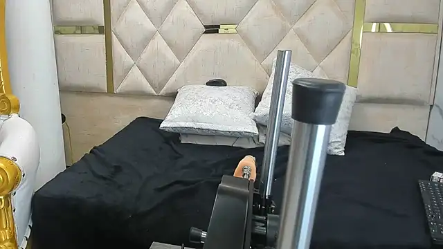 Criistaal  online show from March 5, 2025, 4:13 am