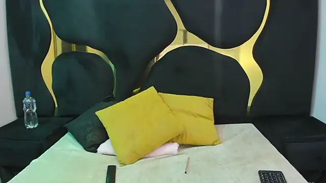 Criistaal  online show from March 7, 2026, 4:08 am