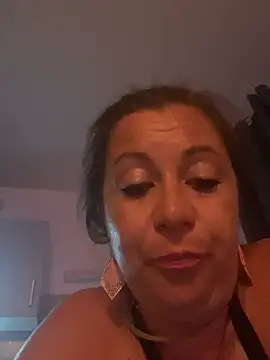 Snapshot of Lyannabuena69 chatting on July 13, 2026, 12:21 am Lyannabuena69 online show from July 13, 2026, 12:21 am